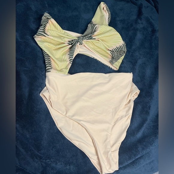 Fe Noel One piece one-shoulder swimsuit - Picture 1 of 4